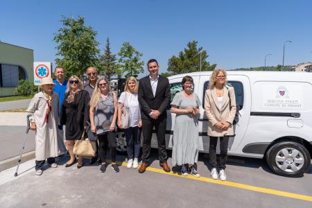 Pomoč na domu v piranski občini odslej z električnim vozilom, ZD Piran bogatejši za 6 električnih polnilnic