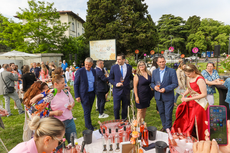 ROSE_2025_NOCNO_DANIEL_SˇKERJANC-10